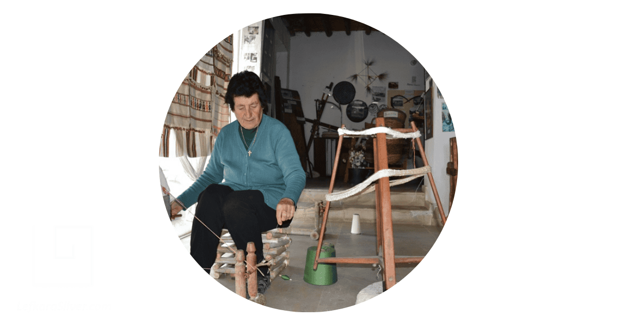 A woman weaving Fythkiotika