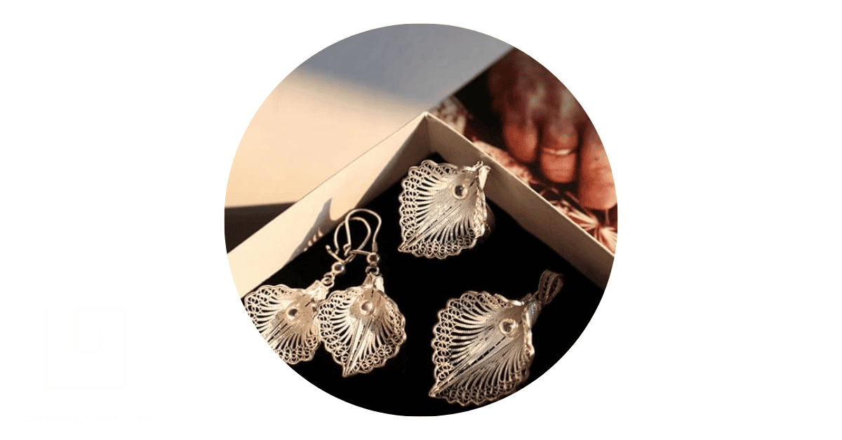 handcrafted filigree jewellery set in a gift box