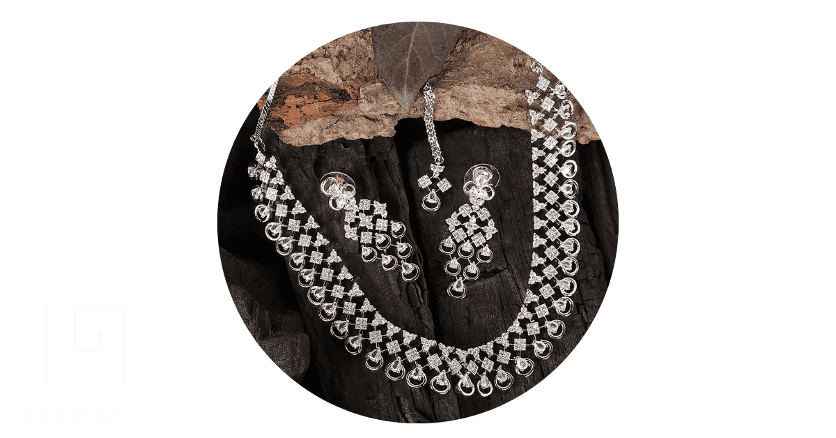 a silver plated jewelry set