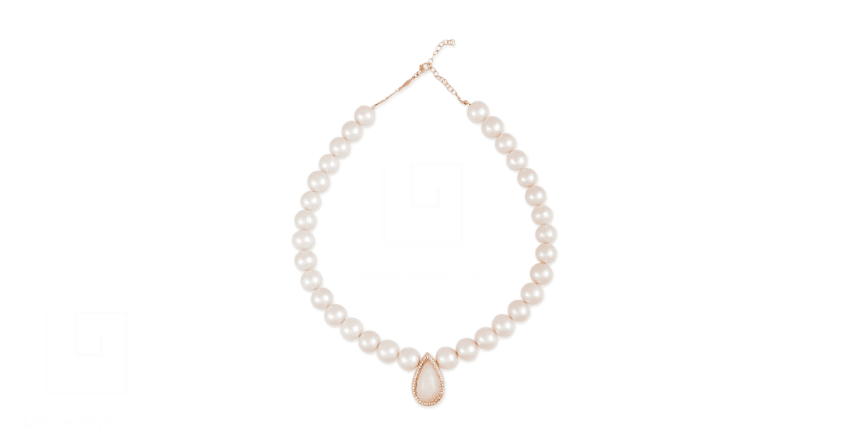 An opal and pearl necklace. 