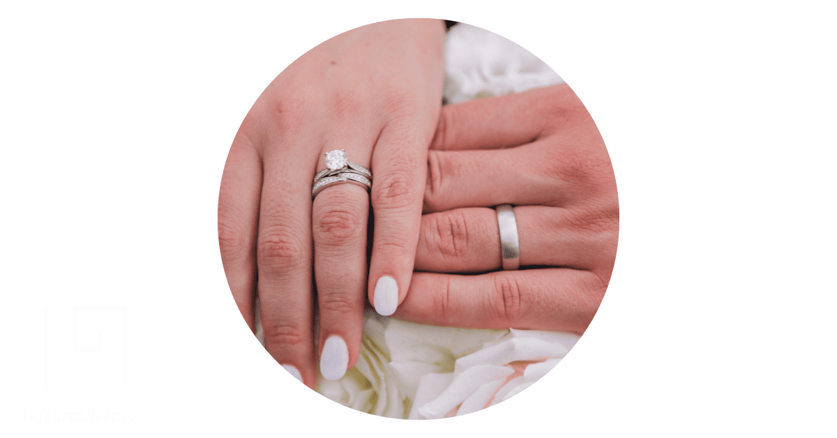A couple with perfect size rings on their finger to show the importance of the UK Ring Size Conversion table