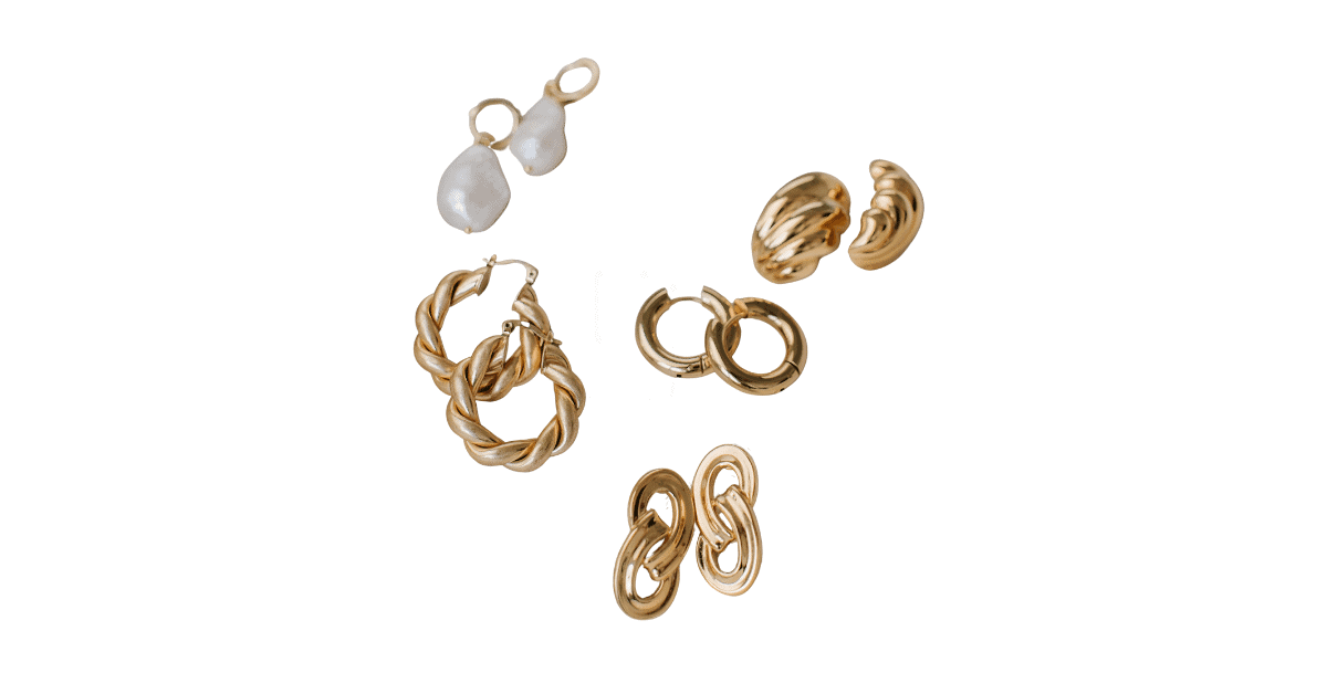Different pairs of earrings.